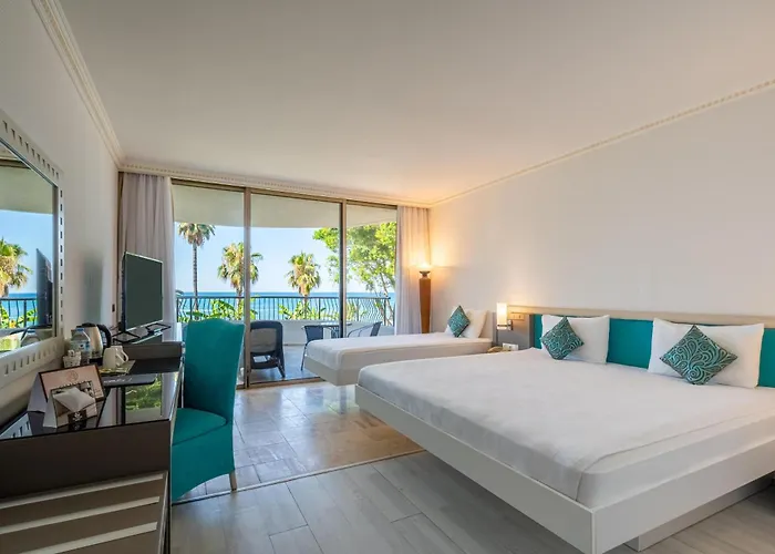 Sunrise Queen Luxury Hotel Side